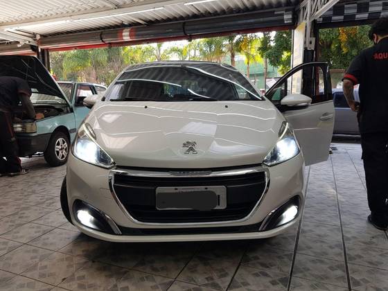 PEUGEOT 208 2017