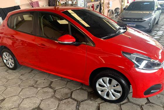 PEUGEOT 208 2018