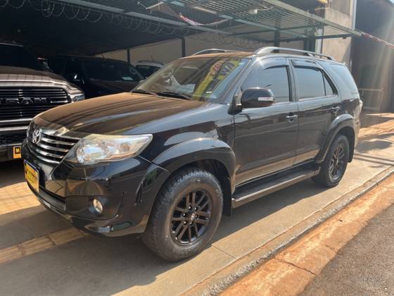 TOYOTA HILUX SW4 2014