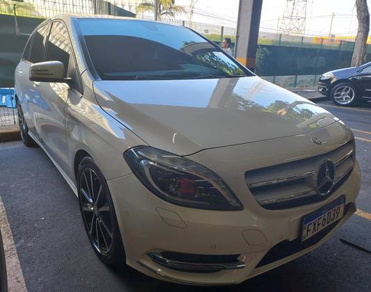 MERCEDES-BENZ B 200 2014