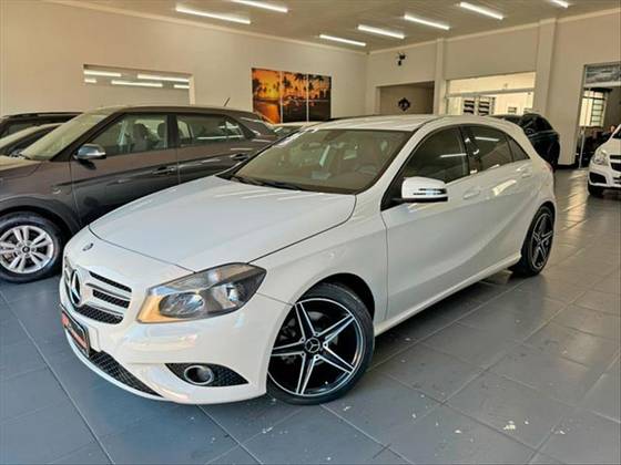 MERCEDES-BENZ A 200 2014