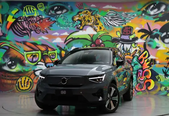 VOLVO XC40 2023