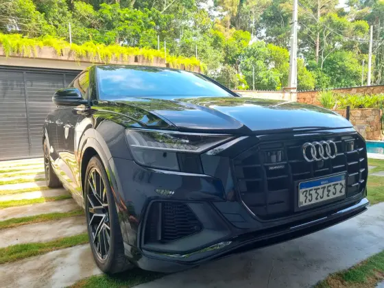 AUDI Q8 2021