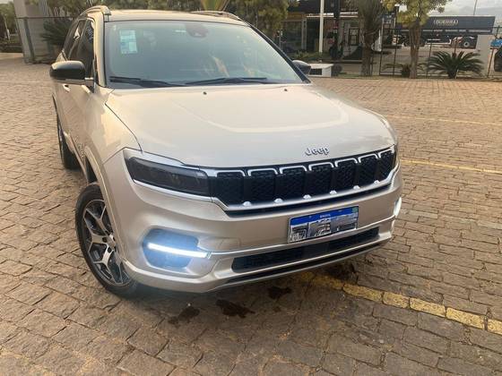 JEEP COMMANDER 2022