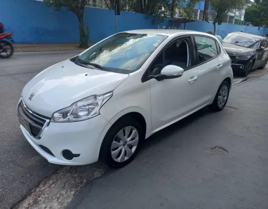 PEUGEOT 208 2015
