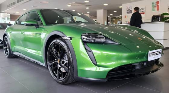 PORSCHE TAYCAN 2022