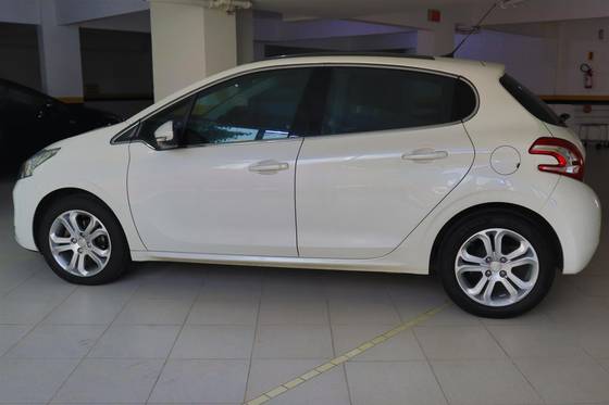 PEUGEOT 208 2014
