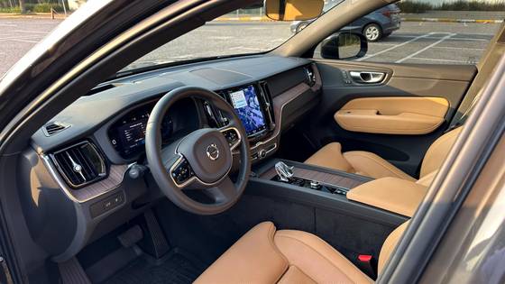 VOLVO XC60 2023