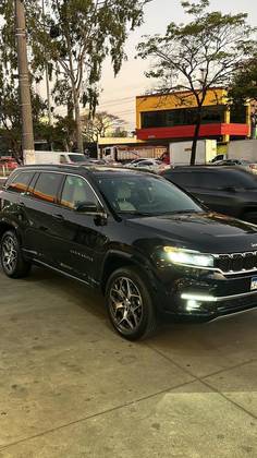 JEEP COMMANDER 2023