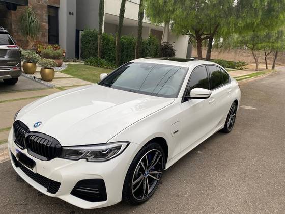 BMW 330e 2022