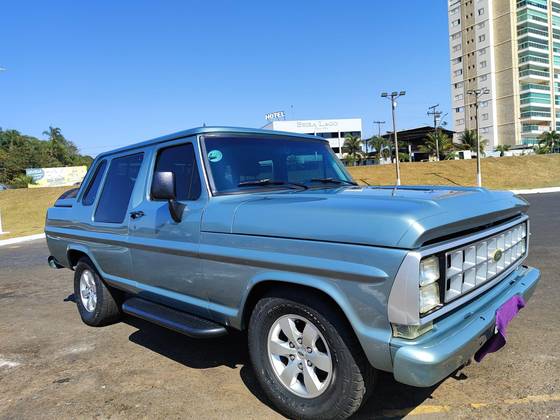 FORD F-1000 1990