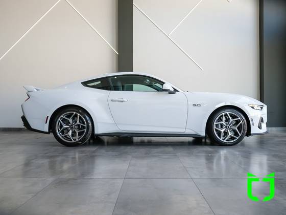 FORD MUSTANG 2024