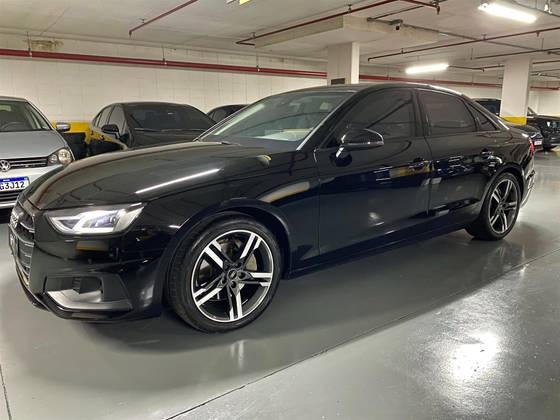AUDI A4 2023