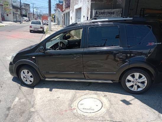 NISSAN LIVINA 2013
