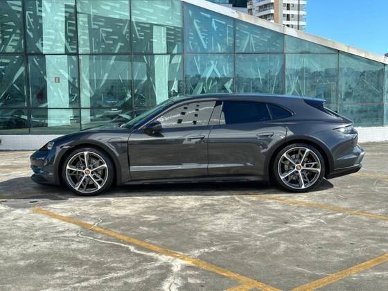 PORSCHE TAYCAN 2024