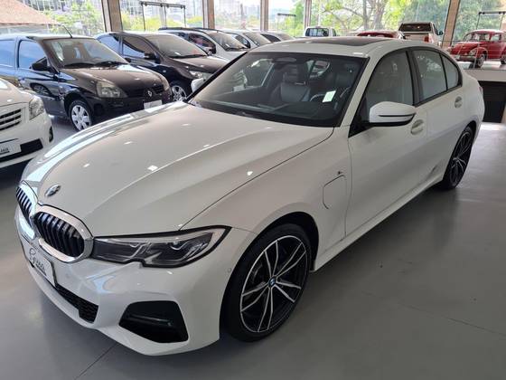 BMW 330e 2021