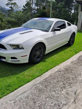 FORD MUSTANG 2013