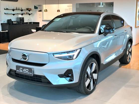 VOLVO C40 2024