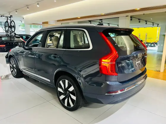 VOLVO XC90 2025