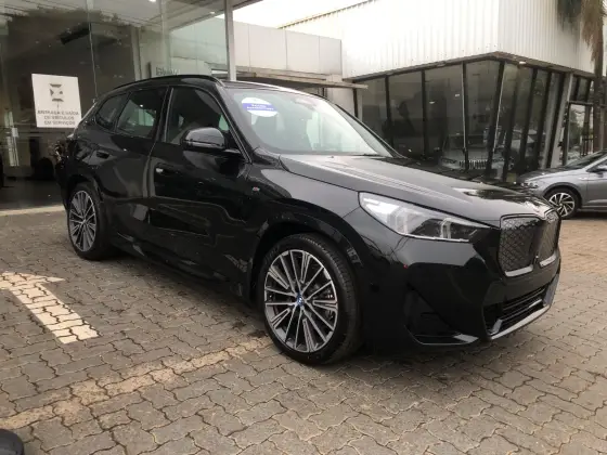 BMW iX1 2024