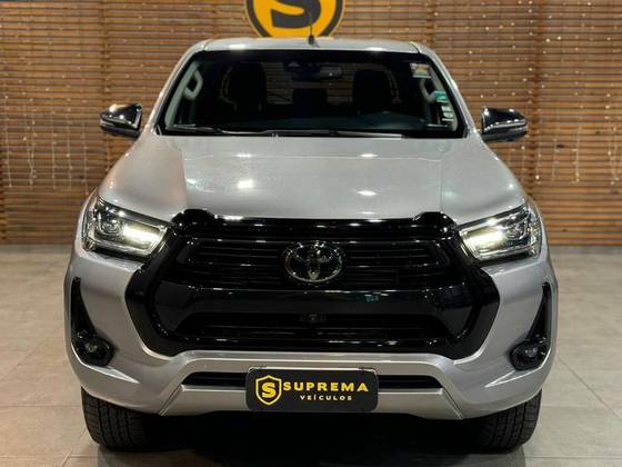TOYOTA HILUX 2023