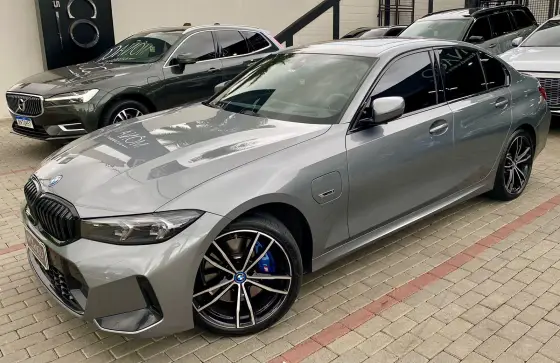 BMW 330e 2023