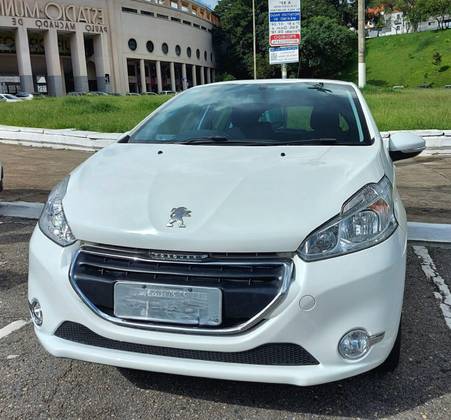 PEUGEOT 208 2015