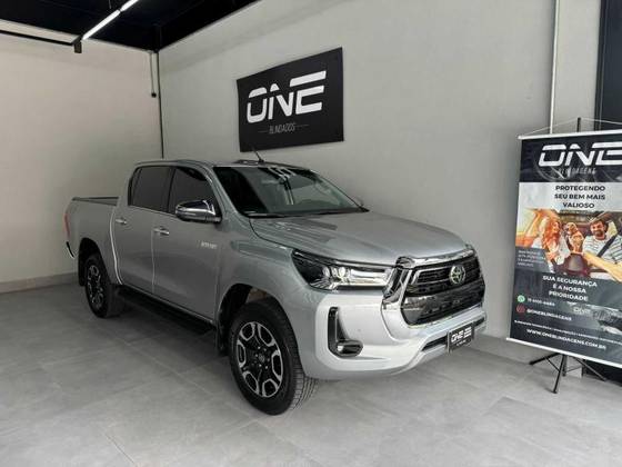 TOYOTA HILUX 2023