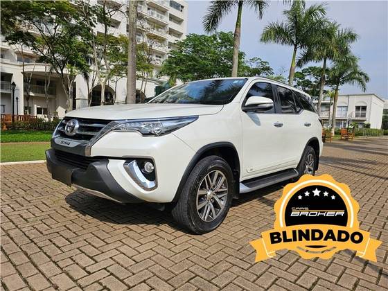 TOYOTA HILUX SW4 2017