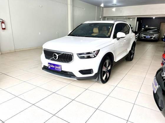 VOLVO XC40 2020