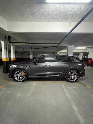AUDI E-TRON 2022