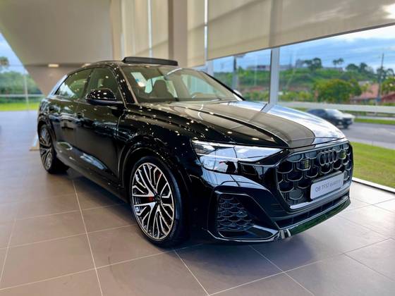 AUDI Q8 2025