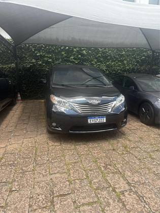 TOYOTA SIENNA 2011