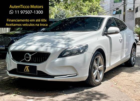 VOLVO V40 2017