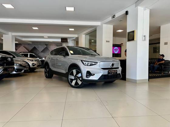 VOLVO C40 2024