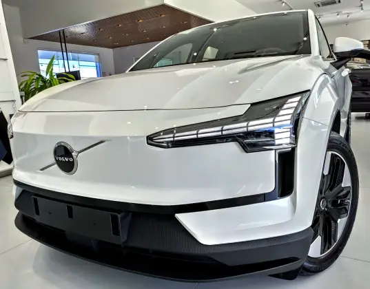 VOLVO EX30 2024