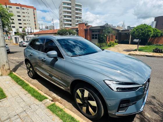 VOLVO XC60 2024
