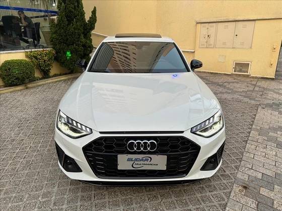 AUDI A4 2024
