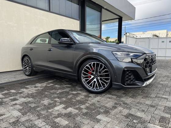 AUDI Q8 2025