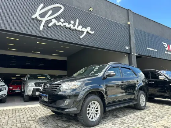 TOYOTA HILUX SW4 2013