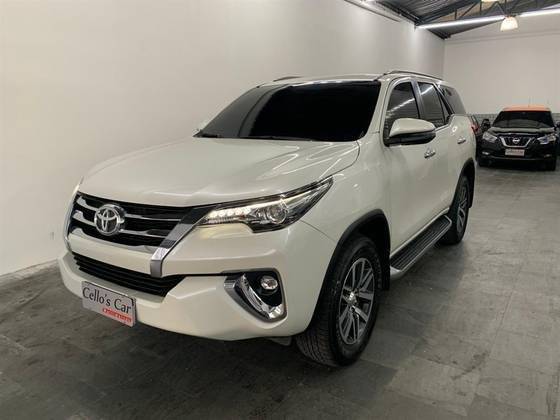 TOYOTA HILUX 2018