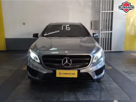 MERCEDES-BENZ GLA 250 2016