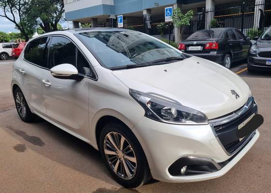 PEUGEOT 208 2017