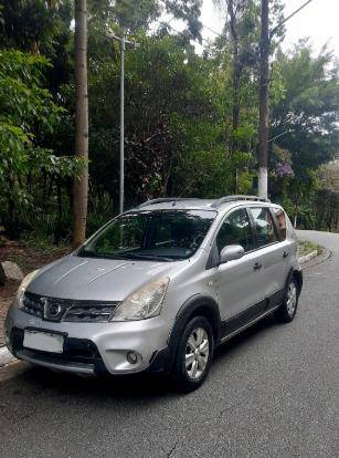 NISSAN LIVINA 2011