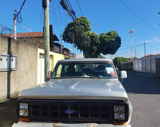 FORD F-1000 1986