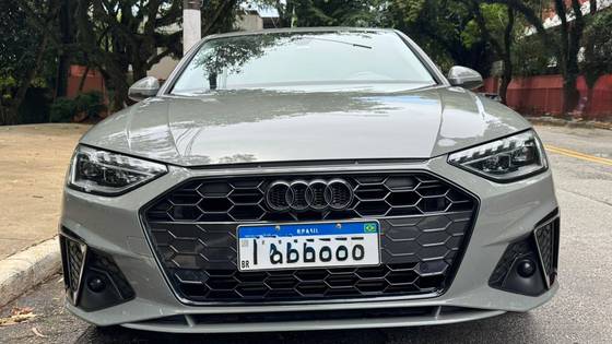 AUDI A4 2021
