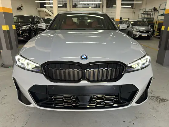 BMW 330e 2025