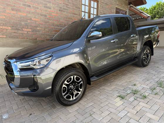 TOYOTA HILUX 2025