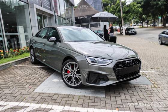 AUDI A4 2024