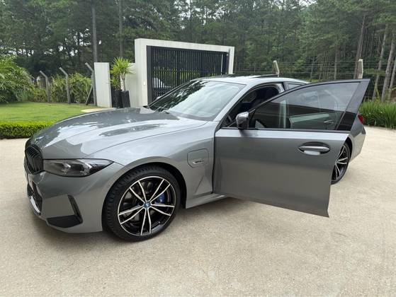 BMW 330e 2024